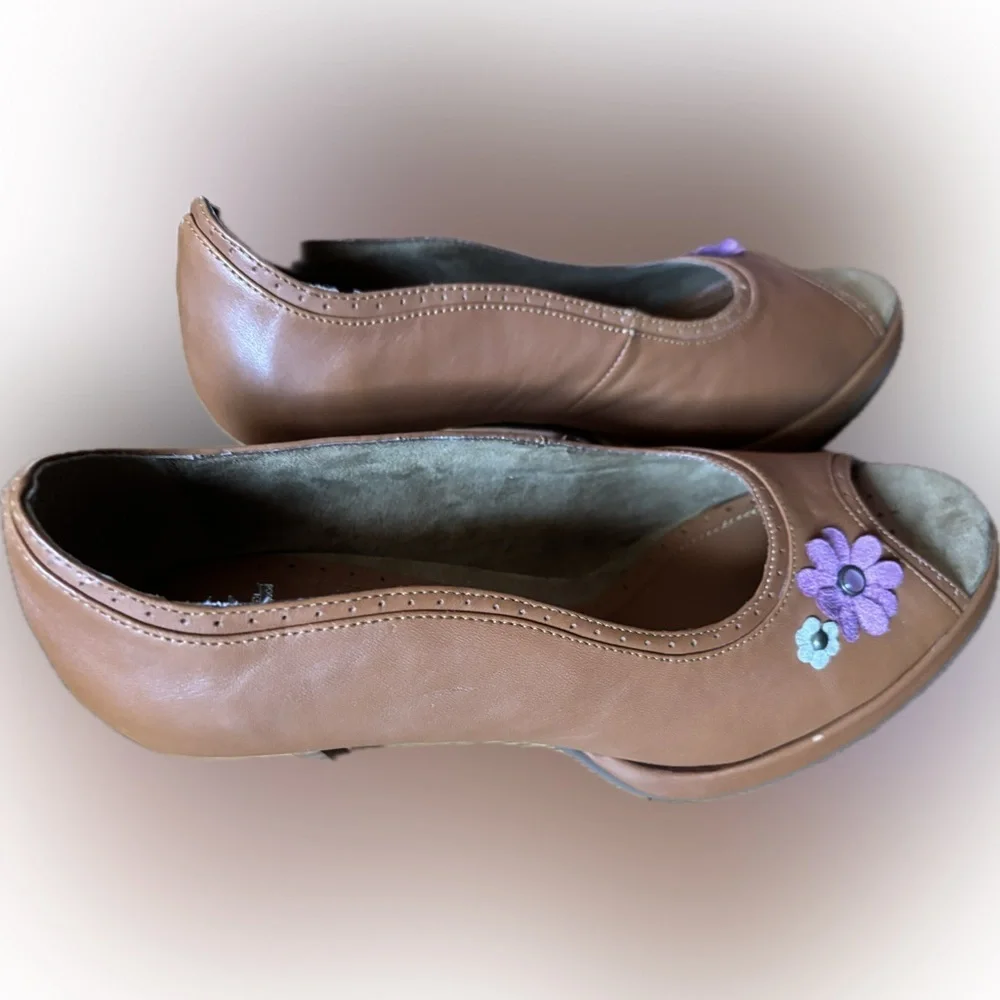 C Label Leather Peep Toe Platform Pumps Flower Embellishment Women's Shoes NIB